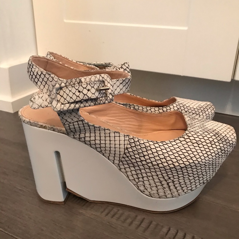 CALVIN KLEIN RUNWAY PLATFORM SHOES SIZE 7.5/8